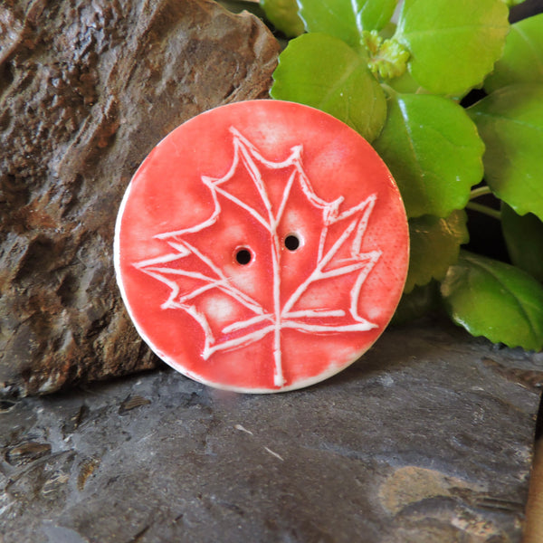 Porcelain Buttons X-Lg Maple Leaf